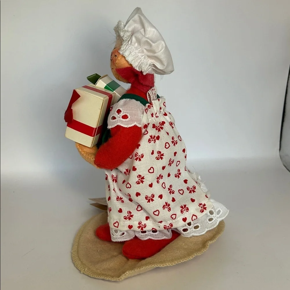 Annalee Mrs Clause with presents